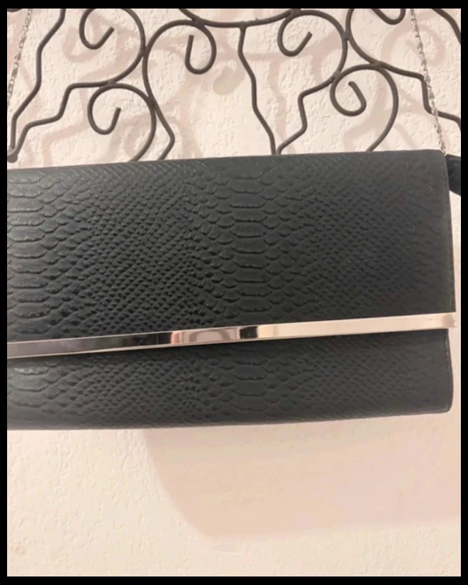 Black python-effect evening clutch bag with silver chain – photo 3